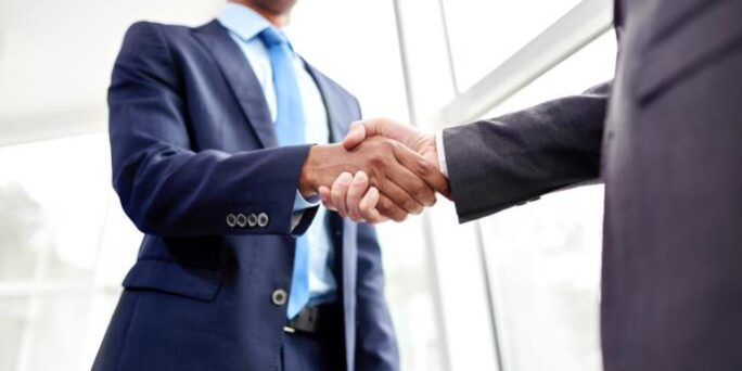 two_man_handshaking_0